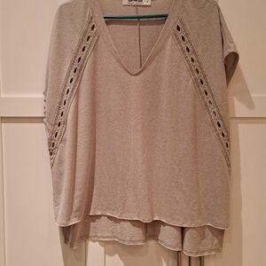 043 - Tree Bird Nest V-Neck Top with Eyelet Details